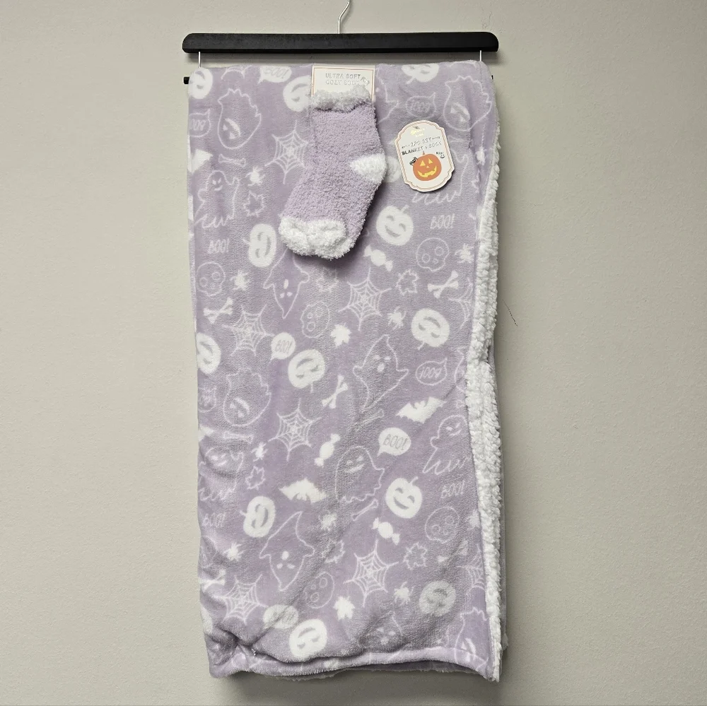 Modern Kids Halloween Boo Blanket Ultra Soft Cozy Sock 2 pc Set Bundle Purple